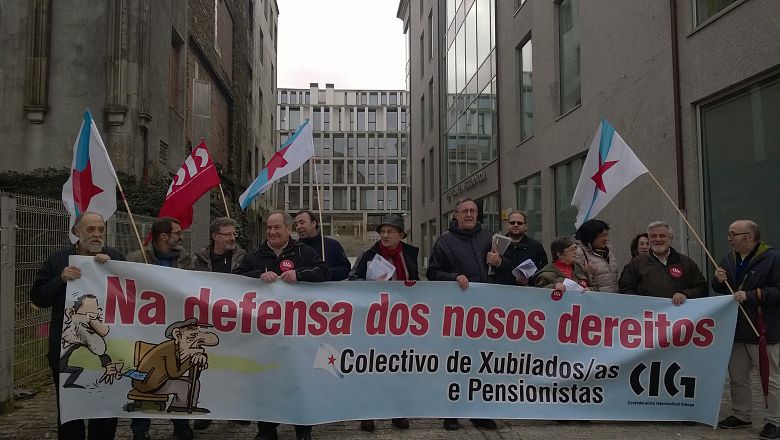 16-03-03 concentracion colectivo xubilados Compostela 002.jpg